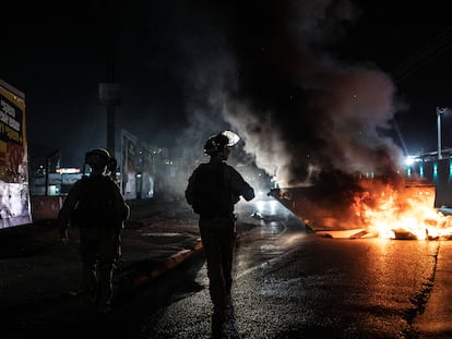 Disturbios entre judíos y árabes de Israel, el miércoles en las calles de Lod.