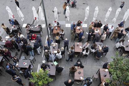 Terraza de un bar en el centro de Sevilla.