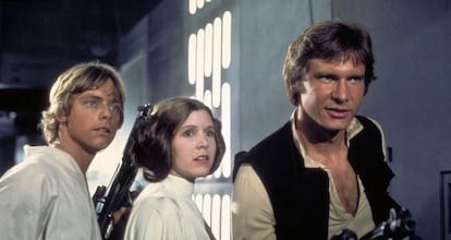 De izquierda a derecha, Mark Hamill, Carrie Fisher y Harrison Ford en un fotograma de la saga original de &#039;Star wars&#039;.