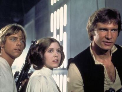 De izquierda a derecha, Mark Hamill, Carrie Fisher y Harrison Ford en un fotograma de la saga original de &#039;Star wars&#039;.