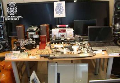 Parte de los objetos incautados en la redada llevada a cabo en Extremadura por la Policia Nacional