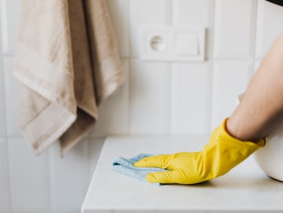Siete productos de limpieza que te ayudan a quitar las manchas más difíciles de tu hogar