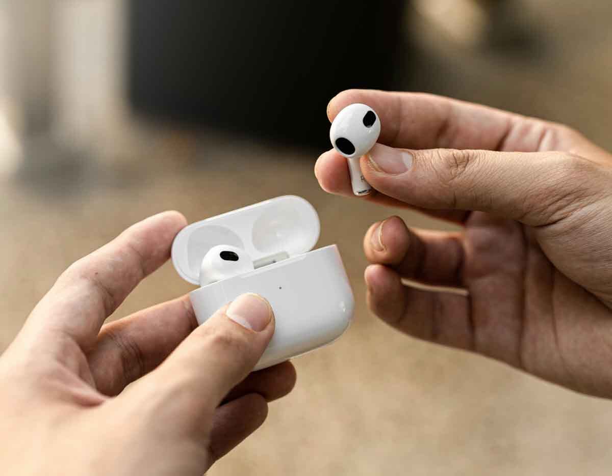 Apple AirPods de color blanco