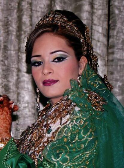 Dalila Mimouni, fallecida en el hospital Gregorio Marañón, vestida de novia el día de su boda en Marruecos.