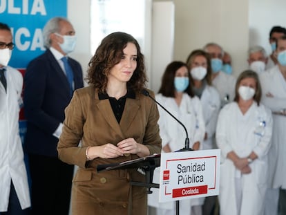 Isabel Díaz Ayuso presenta en el hospital del Henares (Coslada) la nueva herramienta de videoconsulta.