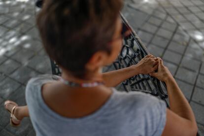 Pilar Marcos, nombre ficticio, una de las mujeres víctimas de violencia machista que ha denunciado el trato recibido en un centro de acogida de Andalucía.