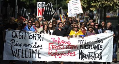 Una manifestación de apoyo a los refugiados, este domingo en Pamplona.