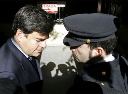 El parlamentario madrileño Alfonso Bosch, a las puertas del Tribunal Superior de Justicia de Madrid.