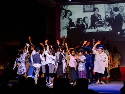 Moment de l'espectacle 'Indòmites', del centre cultural Xamfrà del barri del Raval.