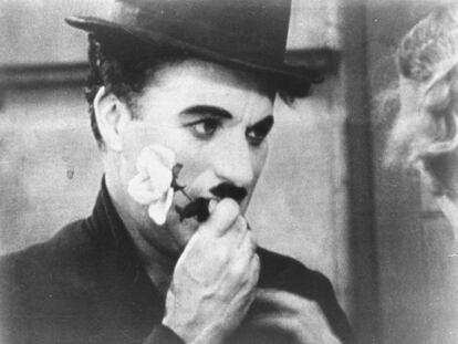 Charlie Chaplin, &quot;Charlot&quot;, en un fotograma de la pel&iacute;cula  &quot;Luces de la ciudad&quot;. 
 
 