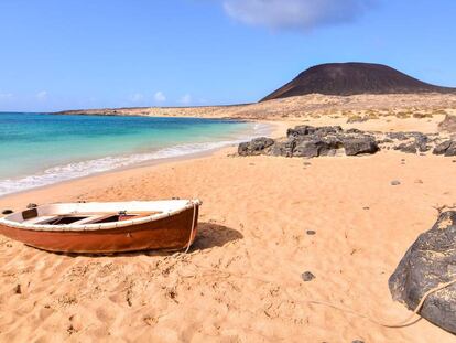 La playa de La Francesa, en la isla canaria de La Graciosa.