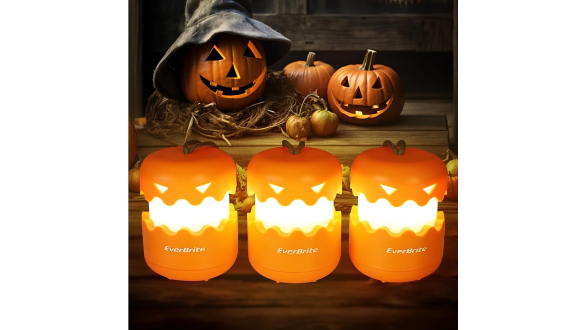 Juego de tres faroles con diseño de calabaza.
