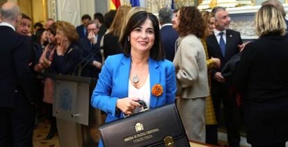 La ministra de Política Territorial y Función Pública, Carolina Darias, tras recibir la cartera ministerial de su predecesor, Luis Planas. 