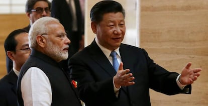 Modi y Xi, durante su visita al museo provincial de la ciudad de Wuhan.