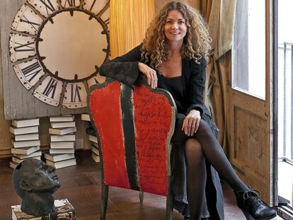 Ángela Becerra, bohemia rebelde