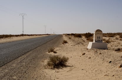 Ruta a Rjim Maatoug desde Nefta en el sur de Túnez.