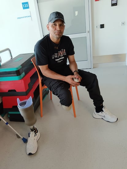 Albán Torres, a 43-year-old Colombian soldier, after finishing his therapy, this Friday at the Vinniki Supermen Center, in western Ukraine.