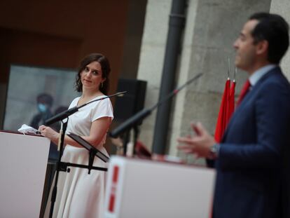 La presidenta de la Comunidad de Madrid, Isabel Díaz Ayuso y el vicepresidente, Ignacio Aguado durante el acto de este miércoles.