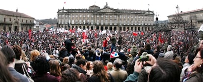 Decenas de miles de personas se concentran en Santiago para protestar contra la polítíca linguística de la Xunta.