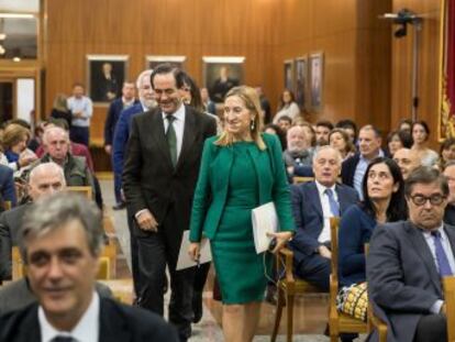 Presidenta y expresidente del Congreso debaten en el Parlamento de Galicia dentro de los actos organizados por EL PAÍS y la SER para conmemorar el 40º aniversario de la Carta Magna