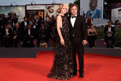 Mark Ruffalo acudió al estreno de Spotlight, película que protagoniza, acompañado por su mujer, Sunrise Coigney.