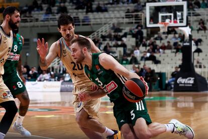 Laprovittola defiende a Wolters durante el Panathinaikos-Barcelona de este jueves en Atenas.