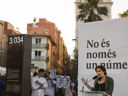 Ada Colau en la apertura del ‘contador de la vergüenza’ en Barcelona en julio de 2016.