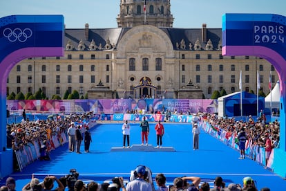 La ceremonia de entrega de medallas de la disciplina de maratón masculino. 