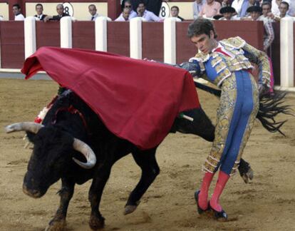 José Tomás, ayer durante la cuarta corrida de la Feria de la Virgen de San Lorenzo de Valladolid.