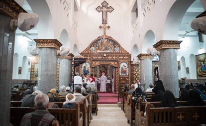 Misa matutina en una iglesia copta en Egipto, el pasado 8 de abril.