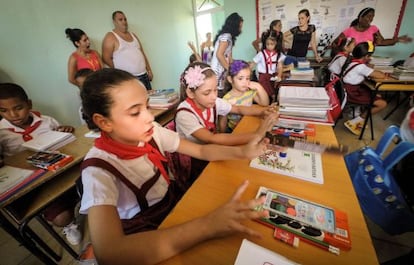 Crianças em uma escola de Havana.