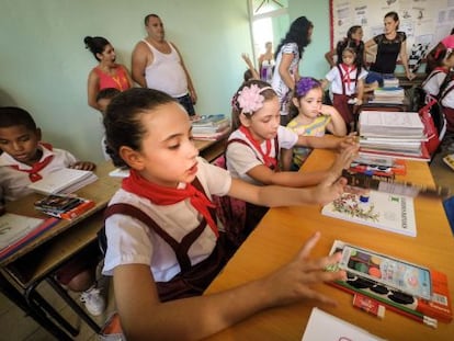 Crianças em uma escola de Havana.