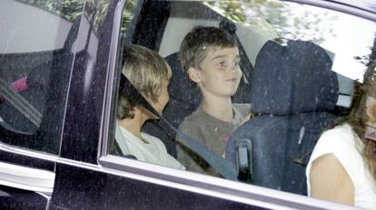 Pablo Urdangarin con su familia en Barcelona, en una imagen del 2 de agosto de 2012.