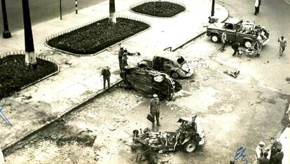 Destroços de explosão em frente à sede do Dops, em São Paulo, em 1968.