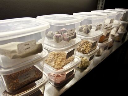 Arriba, muestras del Banco de Sabores de Arzak.