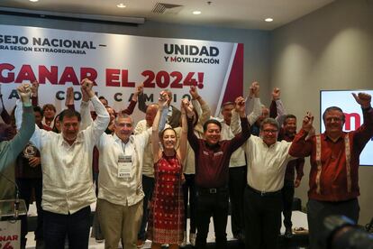 Autoridades de Morena junto a las 'corcholatas' del partido Gerardo Fernández Noroña, Adán Augusto López, Claudia Sheinbaum, Mario Delgado, Ricardo Monreal y Marcelo Ebrard