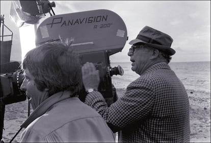 Billy Wilder rodando una parte de 'Fedora' en Cherbourg, Francia, en agosto de 1977.