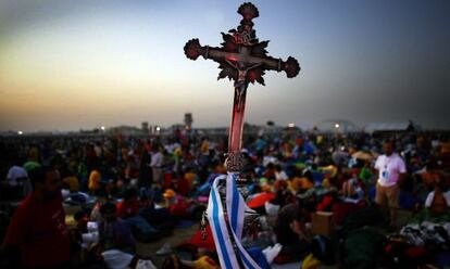 La pr&aacute;ctica religiosa cae pese a los actos masivos de las visitas papales.