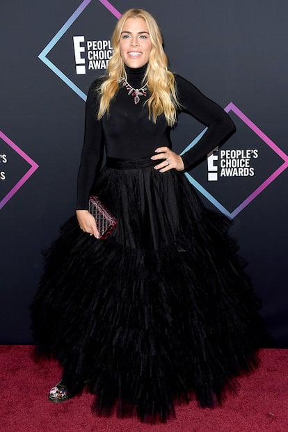 Christian Siriano firma el vestido negro que eligió Busy Philipps.