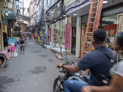 Una calle principal de la favela Jacarezinho, en Río de Janeiro, días después de la operación policial.