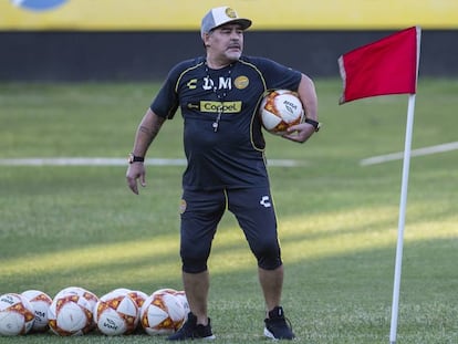 Diego Armando Maradona durante su primera sesión de entrenamiento con el club mexicano Dorados, en Culiacán, Sinaloa, el 10 de septiembre de 2018.