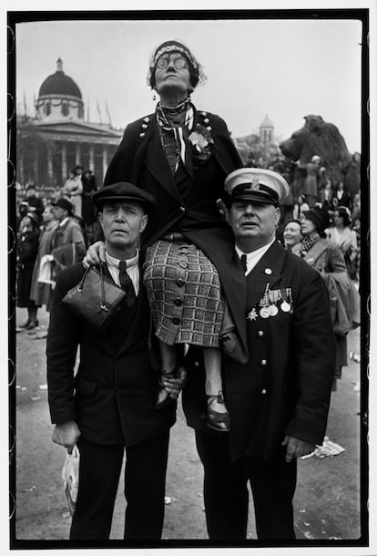 'Coronation of George VI', Trafalgar Square, London (1937).