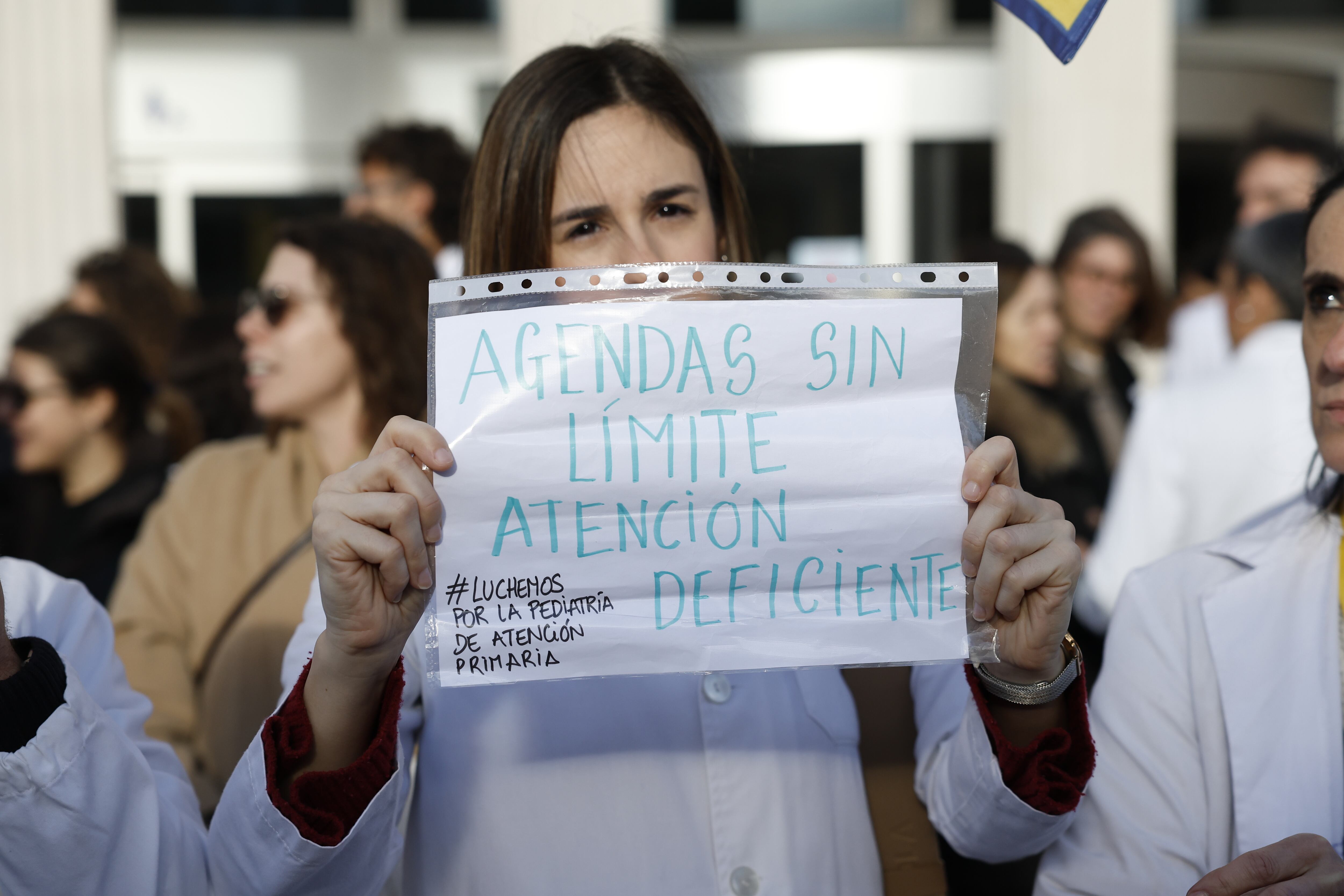 Migliaia di medici scioperano in Spagna, ma la partecipazione è bassa