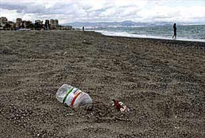 Imagen de una playa de Torremolinos tomada ayer.