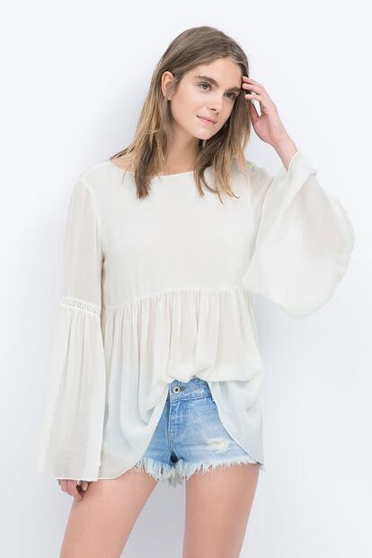 Zara sigue la estela boho de la blusa de Chlo con este dise?o que cuesta 25,95 euros.