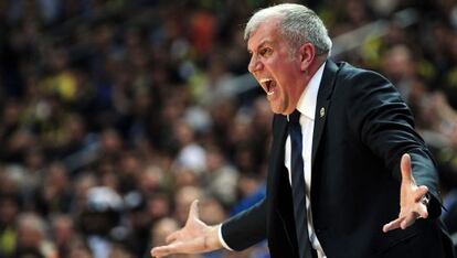 Obradovic, en un encuentro de Euroliga contra el Maccabi, en abril.