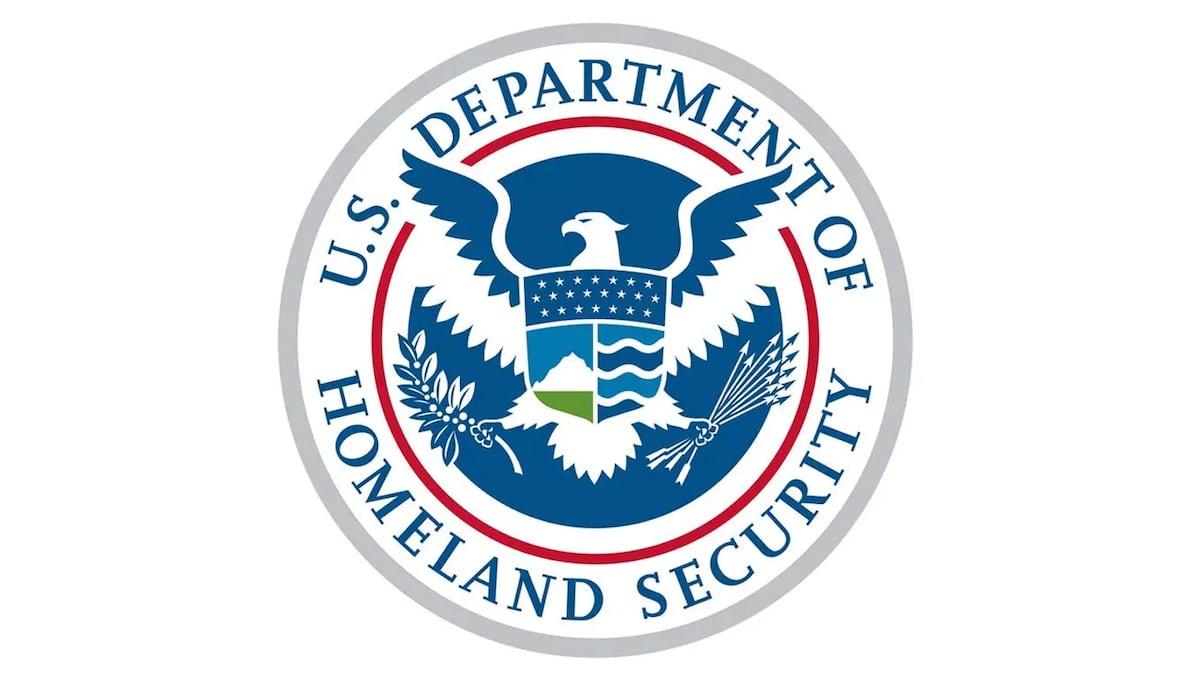 El águila del sello del DHS girará su cabeza del olivo hacia las flechas porque “estamos en guerra todos los días”