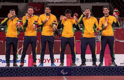 Equipe de ouro do goalball é formada por Alex, Emerson, José Roberto, Parazinho, Leomon e Romário.