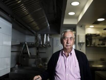 Julio González de Buitrago in the kitchen of La Contraseña bar in Madrid.