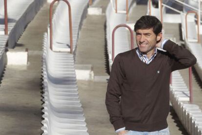 Marcelino García Toral, en la grada del estadio Sánchez Pizjuán.